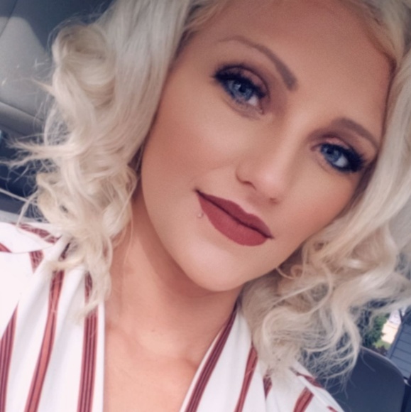 Meet your Posher, Ashley - Picture 1 of 1